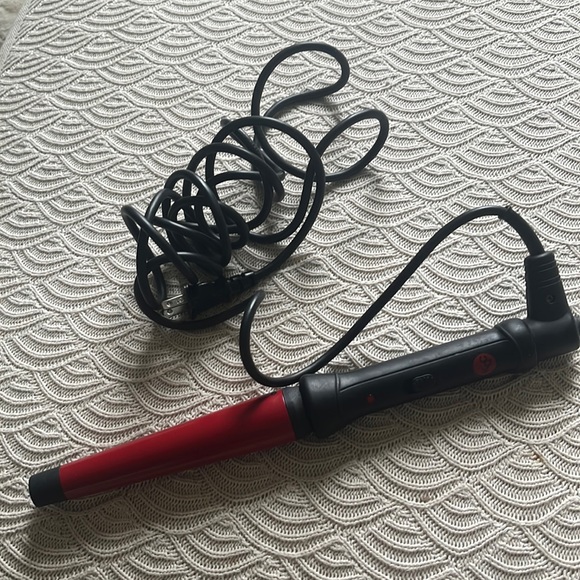 Clipless Curling Iron Wand 🤍 - Picture 2 of 8